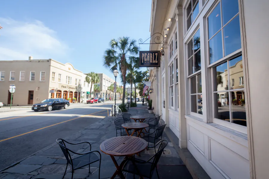 CHARLESTON, SC Hours + Location Pearlz Oyster Bar